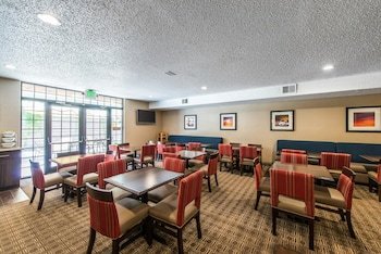 Hotel Comfort Suites Golden West On Evergreen Parkway