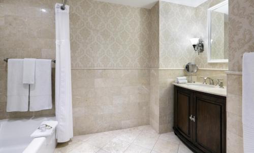 Madison Beach Hotel, Curio Collection By Hilton