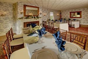 Clarion Hotel At Century House