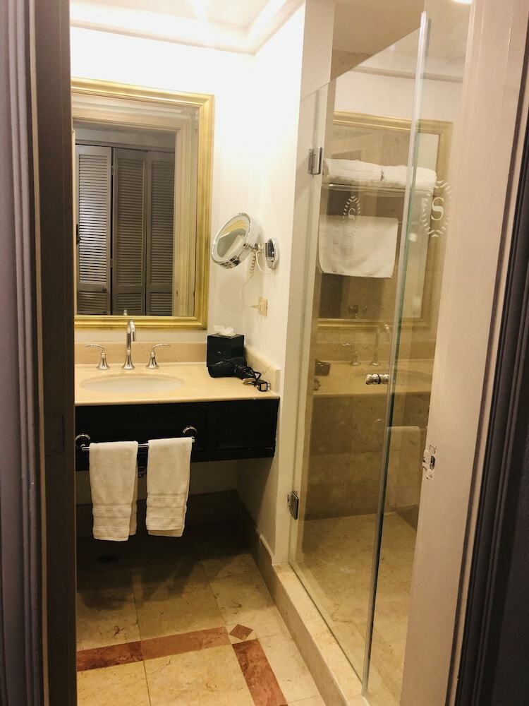 Sheraton Ambassador Monterrey Hotel