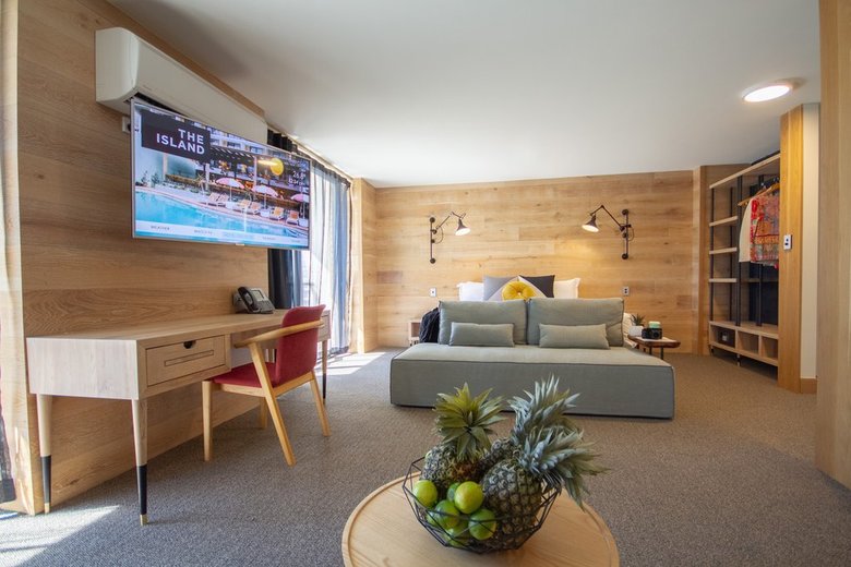 Islander Resort Hotel