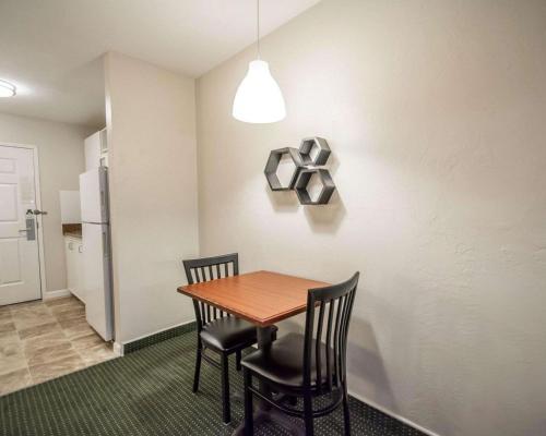 Hotel Suburban Extended Stay