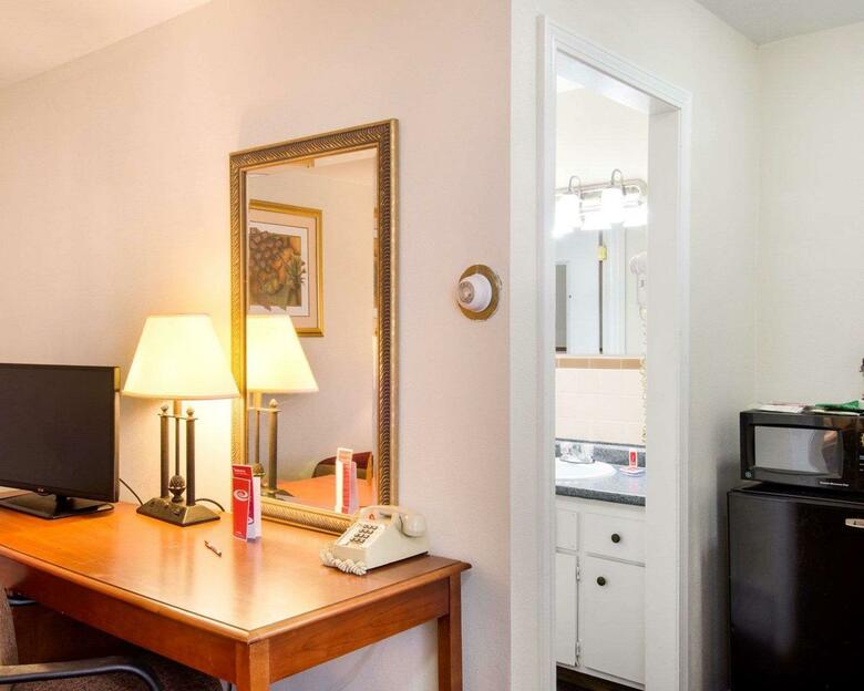 Hotel Econo Lodge Inn & Suites