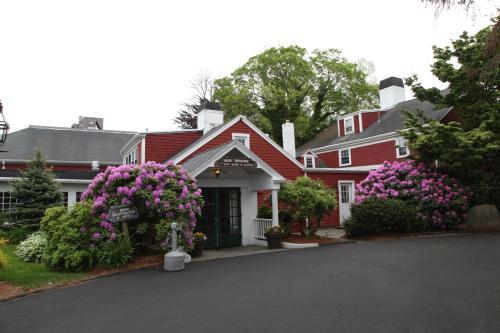 Posada Coonamessett Inn