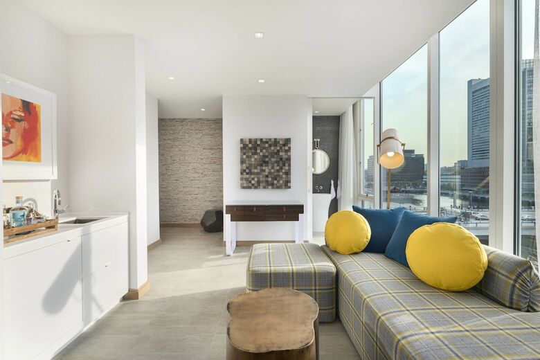 The Envoy Hotel, Autograph Collection