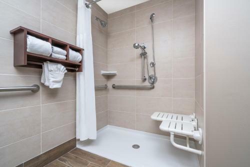 Hotel Ramada By Wyndham Minneapolis Golden Valley