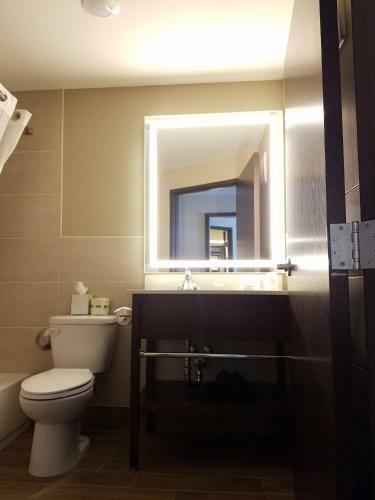 Hotel Ramada By Wyndham Minneapolis Golden Valley