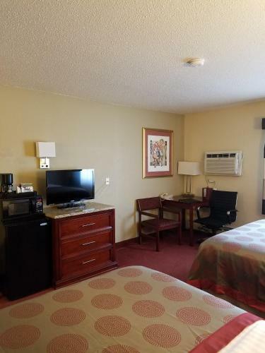 Hotel Ramada By Wyndham Minneapolis Golden Valley