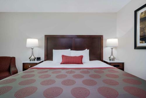 Hotel Ramada By Wyndham Minneapolis Golden Valley