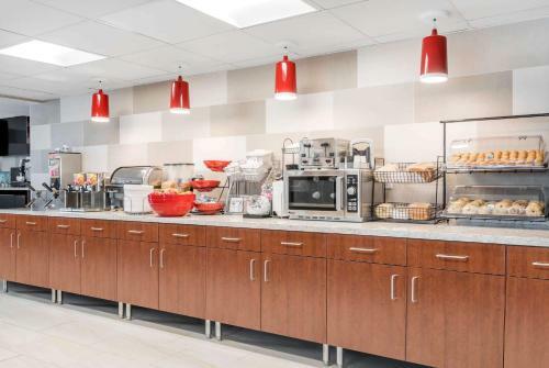 Hotel Ramada By Wyndham Minneapolis Golden Valley