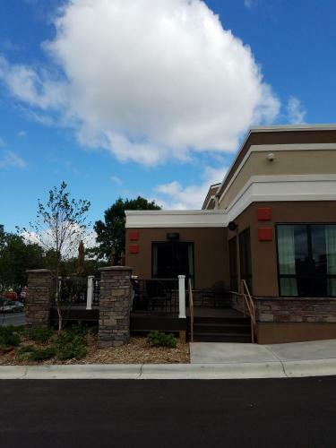 Hotel Ramada By Wyndham Minneapolis Golden Valley