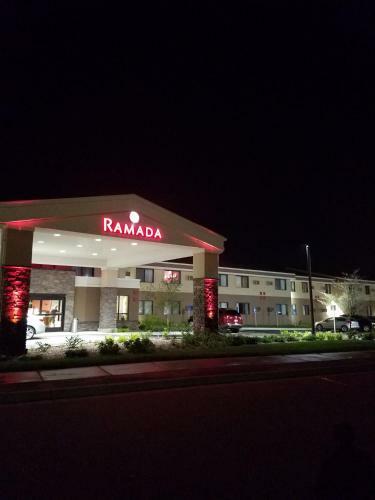 Hotel Ramada By Wyndham Minneapolis Golden Valley