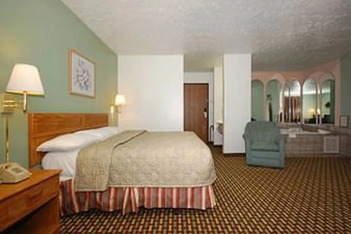 Hotel Super 8 Motel - Bolivar