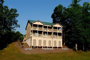 Hotel Rumbling Bald Resort