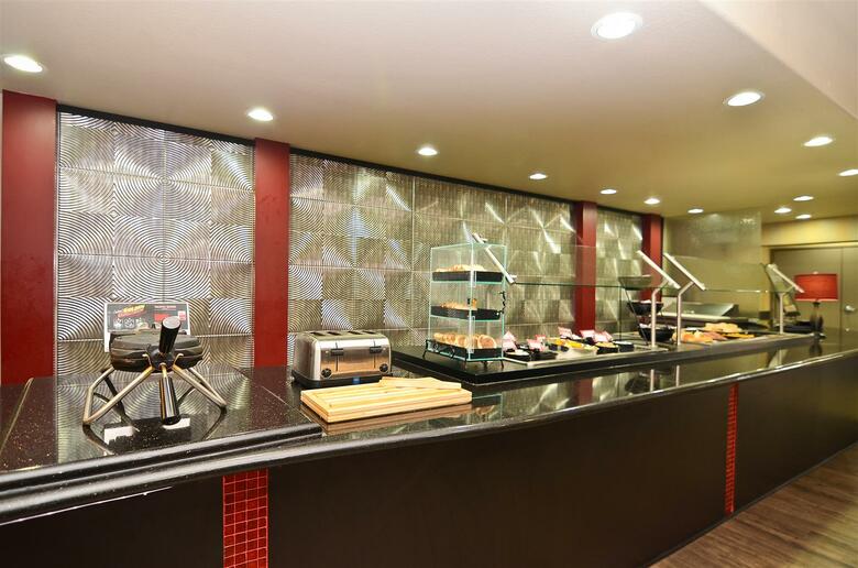 Hotel Best Western Premier Crown Chase Inn & Suites