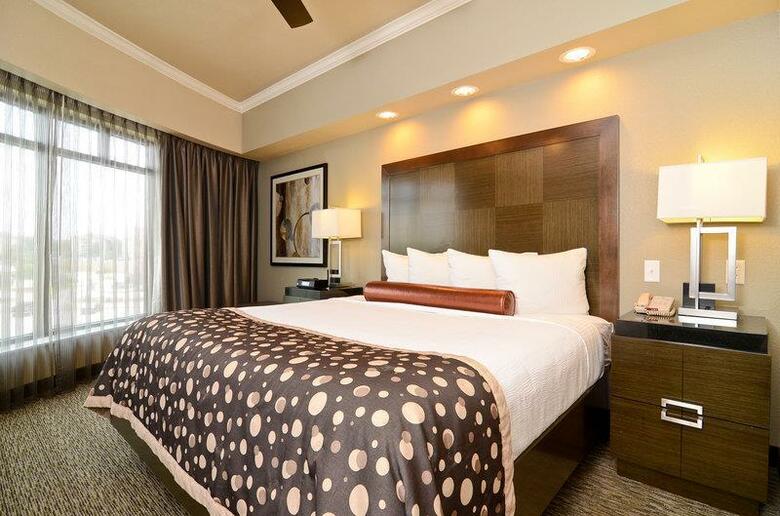 Hotel Best Western Premier Crown Chase Inn & Suites