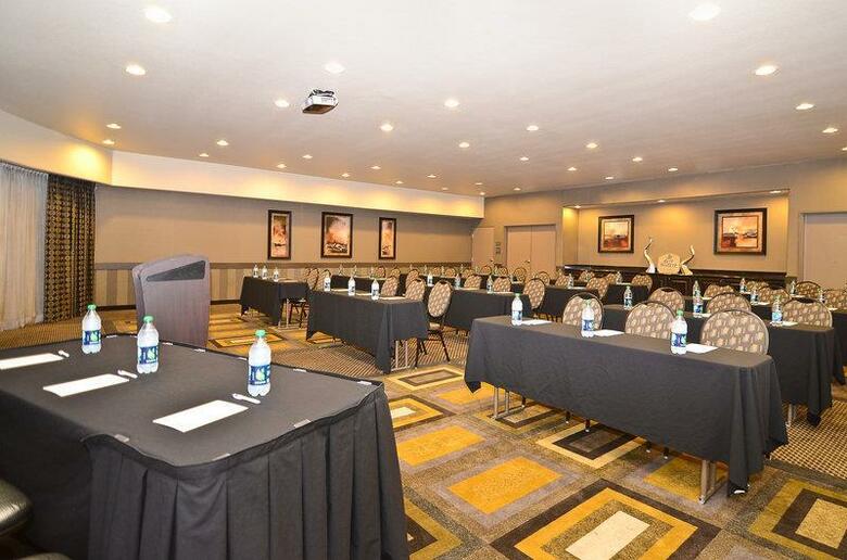 Hotel Best Western Premier Crown Chase Inn & Suites