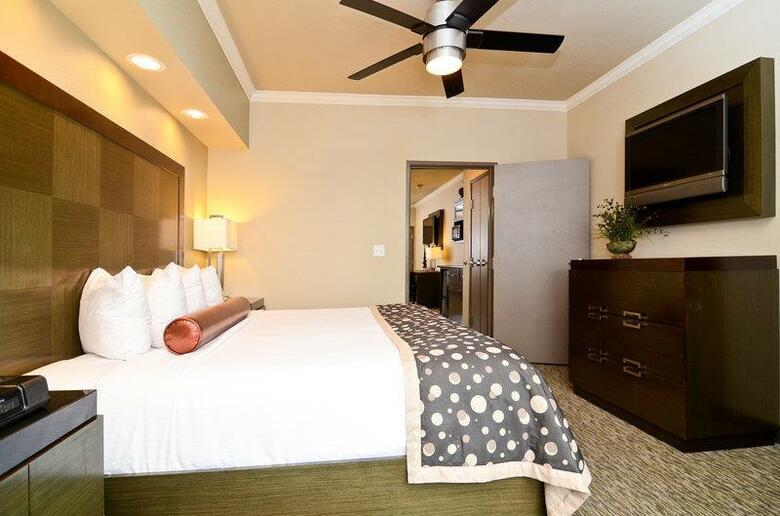 Hotel Best Western Premier Crown Chase Inn & Suites