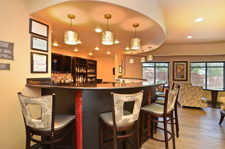 Hotel Best Western Premier Crown Chase Inn & Suites