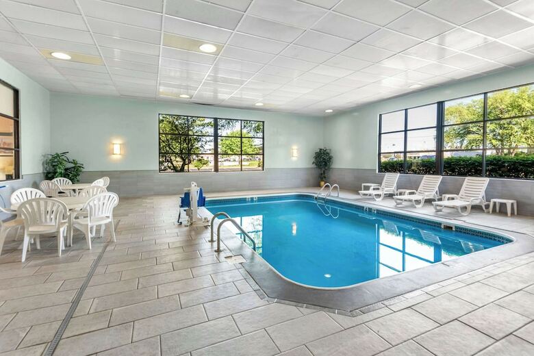 Hotel Clarion Inn & Suites Northwest