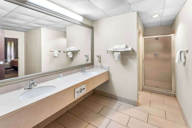Hotel Clarion Inn & Suites Northwest