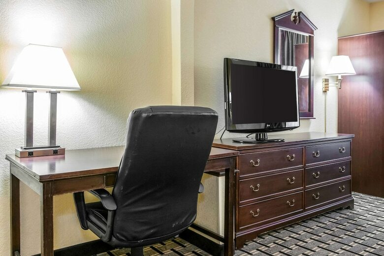 Hotel Clarion Inn & Suites Northwest