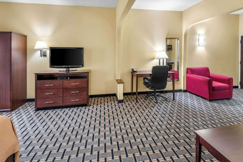 Hotel Clarion Inn & Suites Northwest