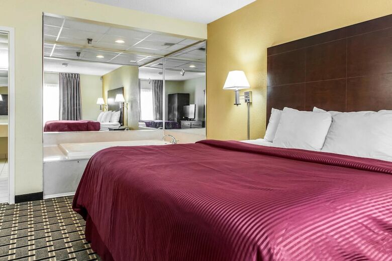 Hotel Clarion Inn & Suites Northwest