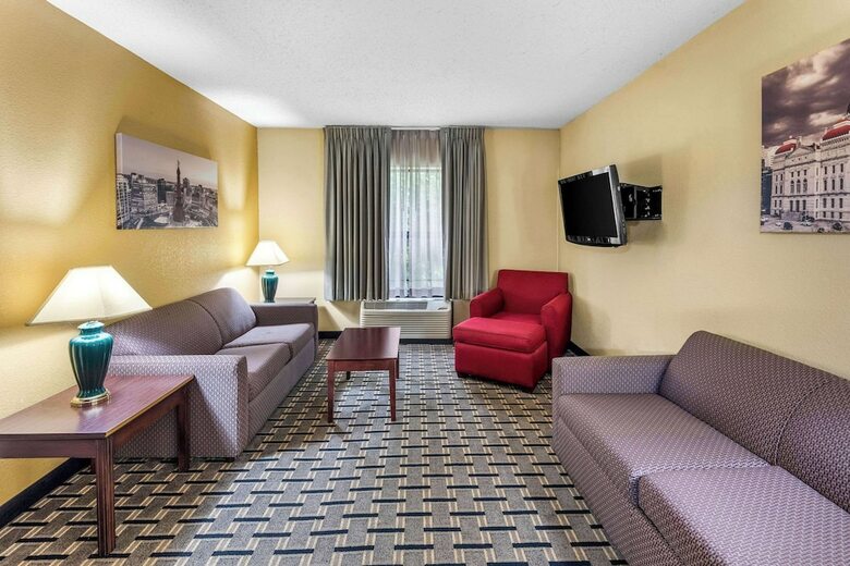 Hotel Clarion Inn & Suites Northwest