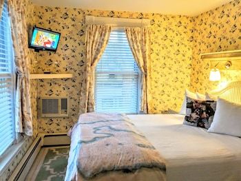 Bed & Breakfast Heart Of The Village Inn