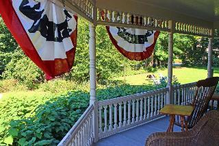 Bed & Breakfast Heart Of The Village Inn