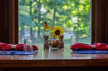 Bed & Breakfast Heart Of The Village Inn