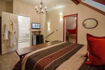 Bed & Breakfast Heart Of The Village Inn