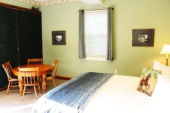 Bed & Breakfast Heart Of The Village Inn