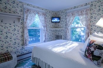 Bed & Breakfast Heart Of The Village Inn
