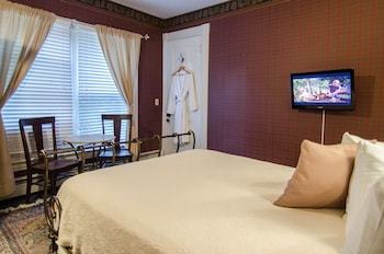 Bed & Breakfast Heart Of The Village Inn