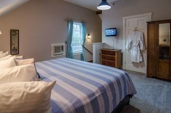 Bed & Breakfast Heart Of The Village Inn