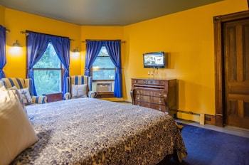 Bed & Breakfast Heart Of The Village Inn