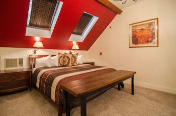 Bed & Breakfast Heart Of The Village Inn