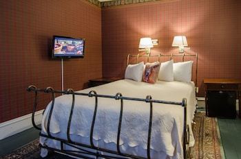 Bed & Breakfast Heart Of The Village Inn