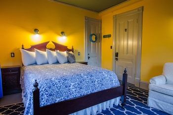 Bed & Breakfast Heart Of The Village Inn