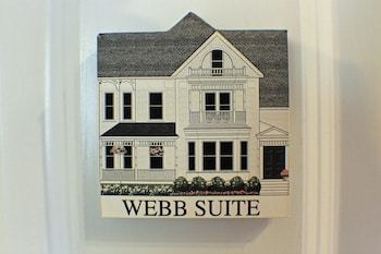 Bed & Breakfast Heart Of The Village Inn