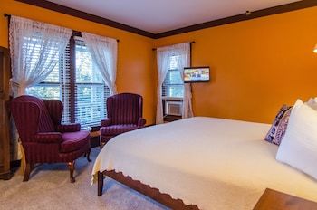 Bed & Breakfast Heart Of The Village Inn