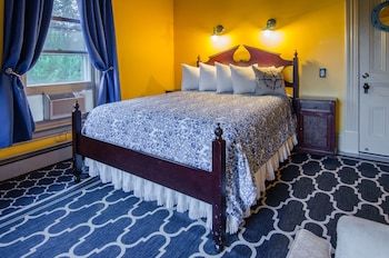 Bed & Breakfast Heart Of The Village Inn