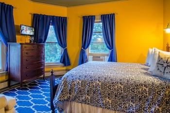 Bed & Breakfast Heart Of The Village Inn