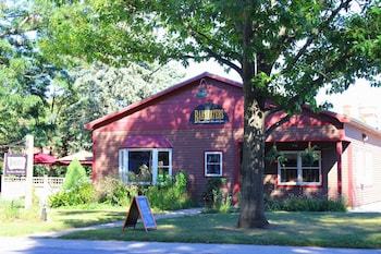 Bed & Breakfast Heart Of The Village Inn