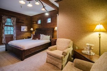 Bed & Breakfast Heart Of The Village Inn
