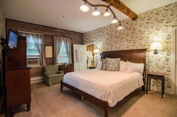 Bed & Breakfast Heart Of The Village Inn