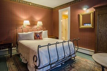 Bed & Breakfast Heart Of The Village Inn