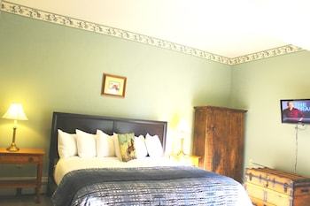 Bed & Breakfast Heart Of The Village Inn